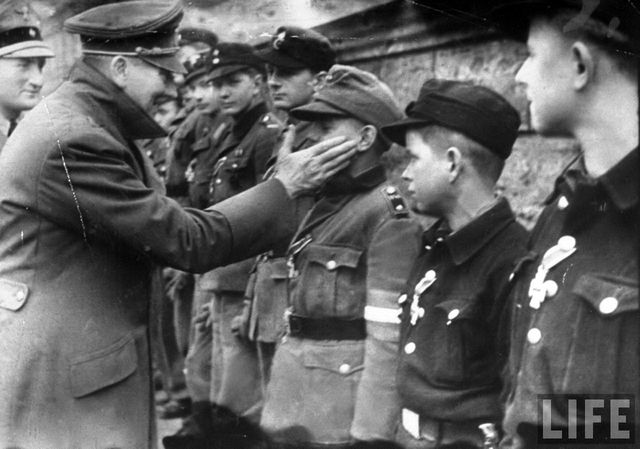 Quando un Hitler sconfitto prevedeva l’autodistruzione americana e i nostri turbamenti …