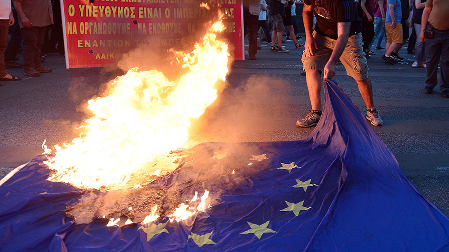 Ex parlamentare tedesco rivela a RT che Bruxelles, Parigi e Berlino, vogliono sbarazzarsi degli stati nazionali dell'UE