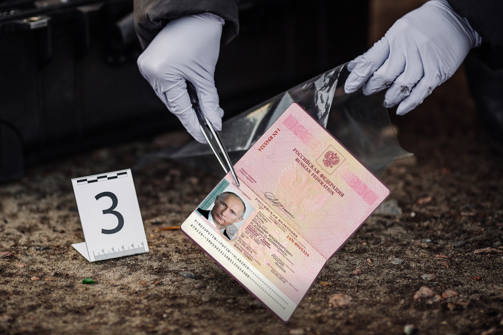 La polizia inglese trova il passaporto di Putin sulla scena dell'attacco al veleno a Salisbury