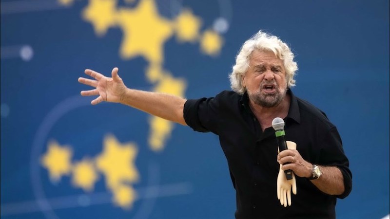 L'ipocrisia mette in croce Grillo