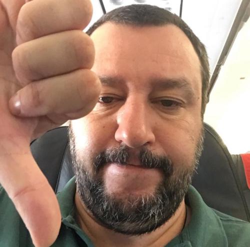 Il governo tiene nonostante le tante 'manine', perché il potere logora chi non ce l'ha