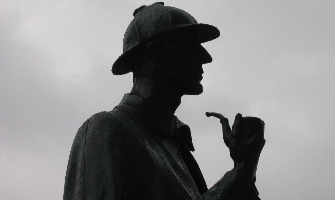 Ecco perché Sherlock Holmes non è mai stato considerato un teorico della cospirazione (come, del resto, non dovrebbero esserlo i media alternativi)