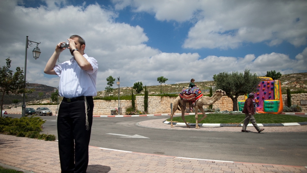 Airbnb, Booking.com, Expedia e TripAdvisor: le agenzie del turismo online legittimano le colonie israeliane