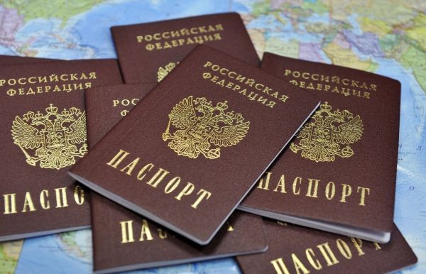 Putin concede la cittadinanza russa agli abitanti del Donbass, in Ucraina accusano Zelenskij