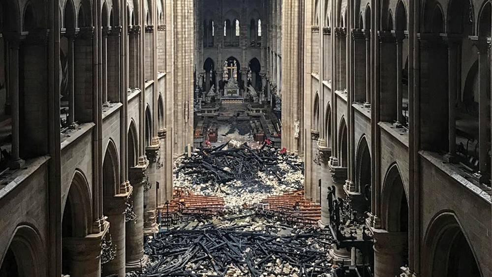 Le donazioni dei miliardari trasformeranno Notre-Dame in un monumento all'ipocrisia