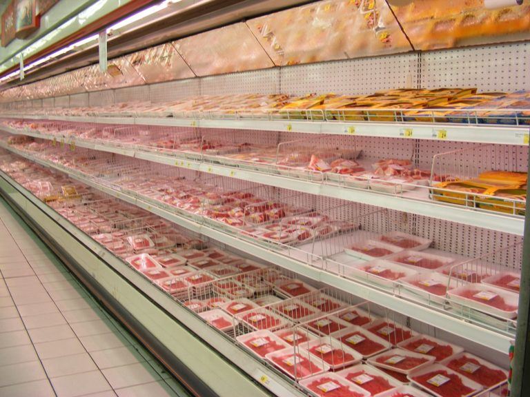 Cibo fake, carne fake: il tentativo disperato di Big Food per promuovere l'industrializzazione del cibo