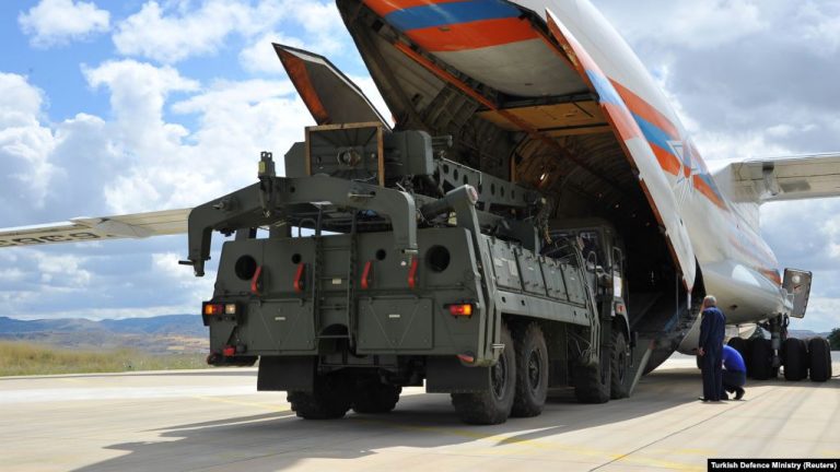 Alleanze mutevoli: ora la Turchia è alleata "ufficialmente" con la Russia? Ha comprato gli S-400 russi. Imminente l'uscita dalla NATO?