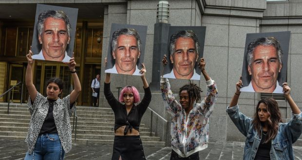Jeffrey Epstein sperava di inseminare la razza umana con il suo DNA
