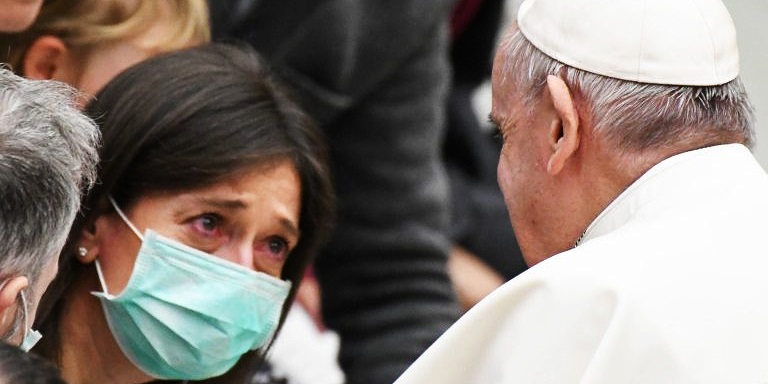 Bergoglio mascherina