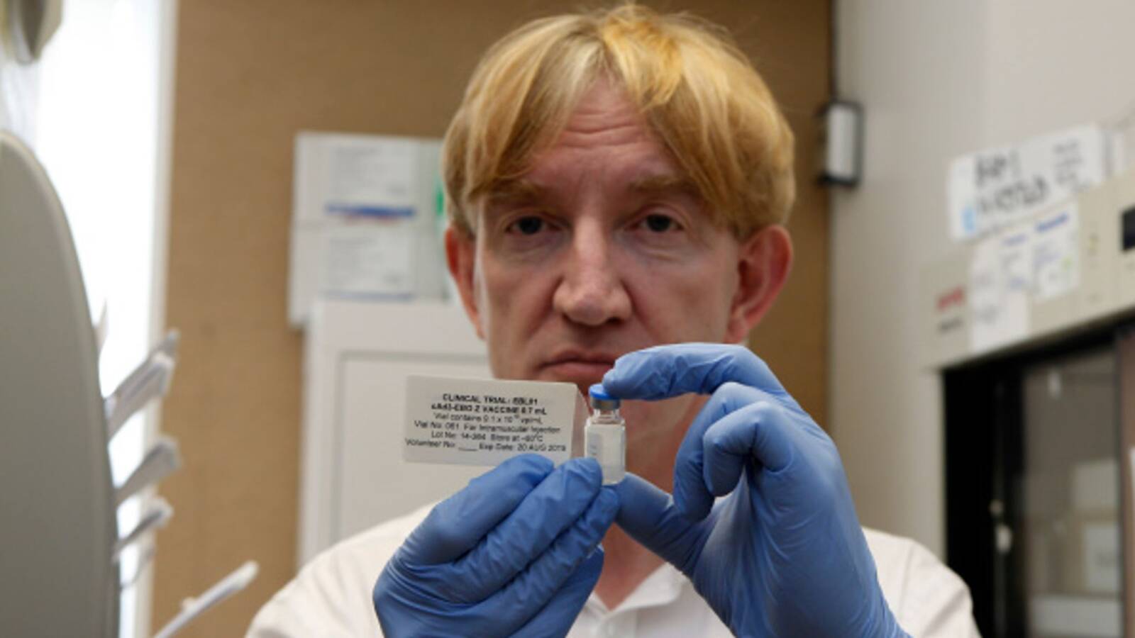 Il coronavirus "scompare" così rapidamente che il vaccino di Oxford ha "solo il 50% di possibilità di funzionare"
