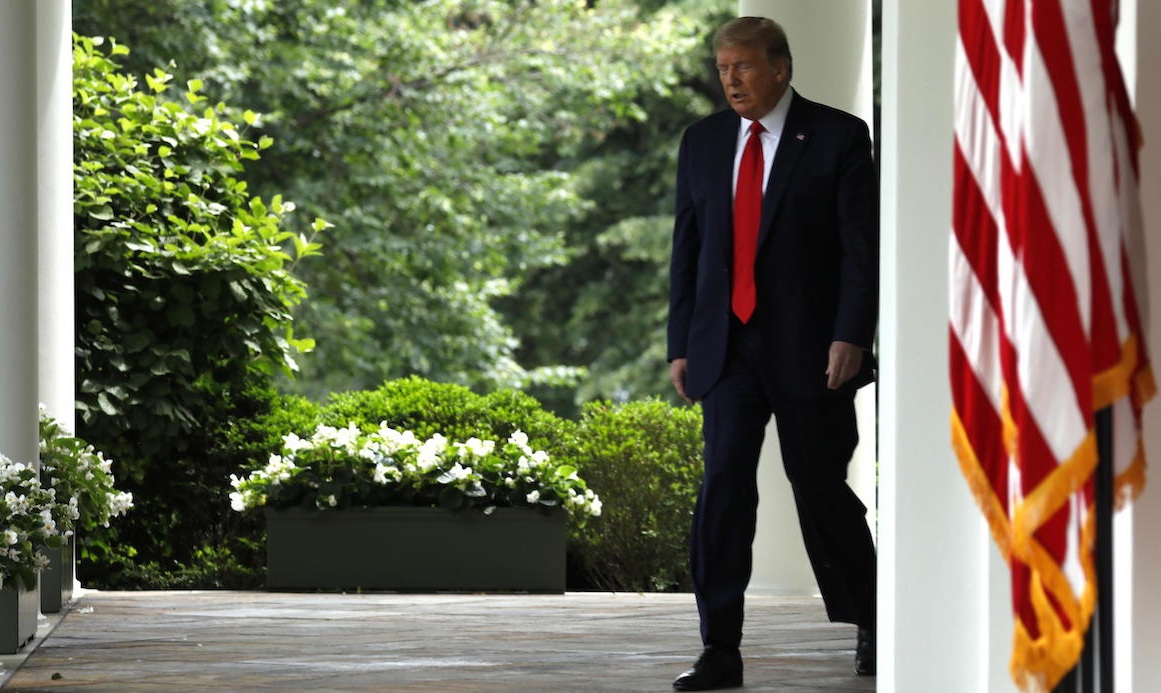 Raffica di sanzioni, Trump punisce Pechino e chiude con l’Oms, mentre l’Europa tedesca si smarca