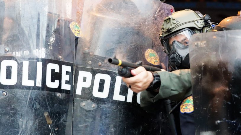 Le proteste per George Floyd: In tutta l'America aumenta la brutalità della polizia