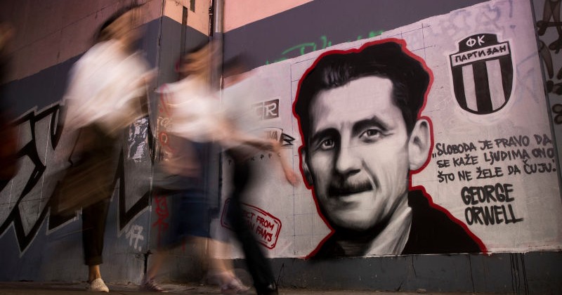 Orwell Cancellato? Un giornalista lo definisce un "Vile", perché avrebbe aiutato i nazisti