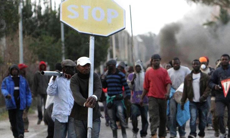 Gli immigrati clandestini e i terroristi islamici saranno la milizia del mondialismo contro gli italiani