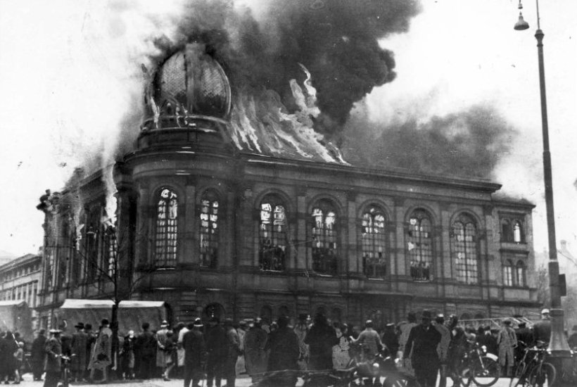 Paul Craig Roberts: Una Kristallnacht per i Bianchi americani?