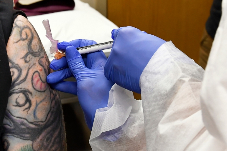 Volontari si faranno infettare dal Coronavirus per testare i vaccini sperimentali
