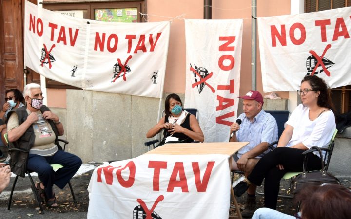 Attivista no-tav condannata a due anni di carcere per aver bloccato il traffico