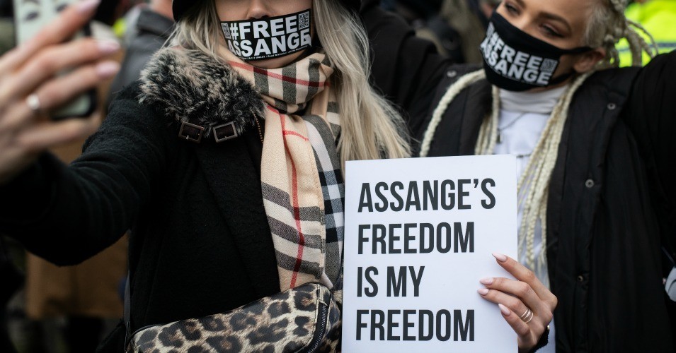 Assange, il processo sul futuro del giornalismo è in corso, i media lo ignorano. La storia giudicherà