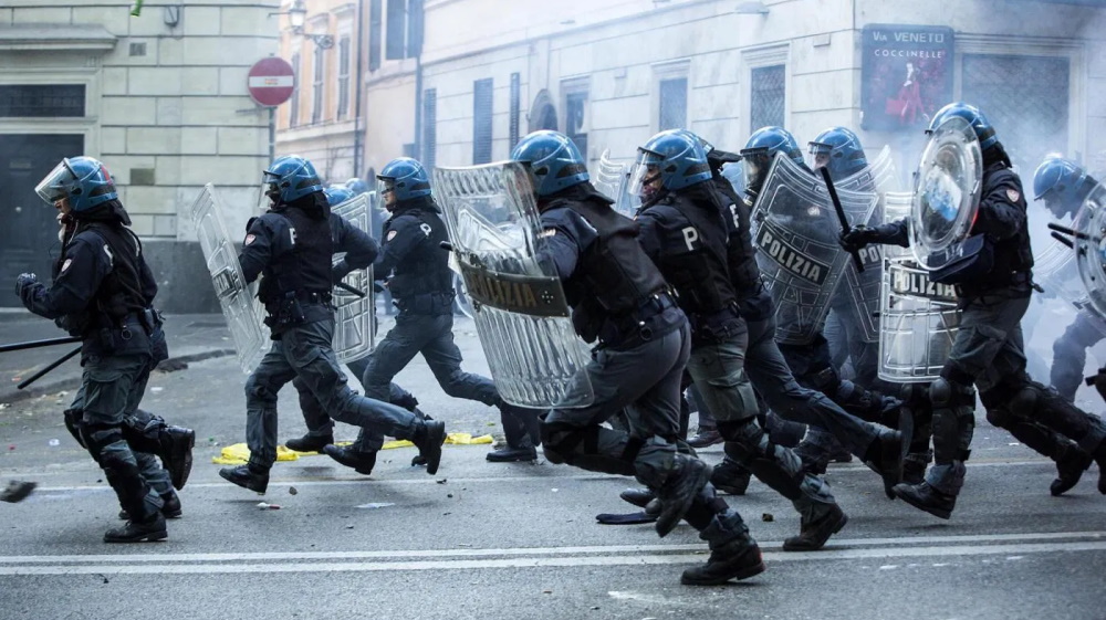 carica polizia manifestazione