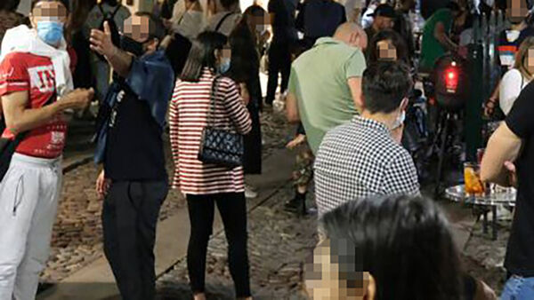 Coronavirus, in strada l'invasione di centinaia di giovani minorenni: "Poi arriva un altro lockdown"