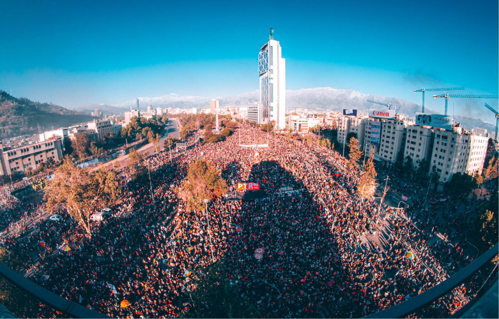 Santiago del Cile, 18-10-2020 (foto Sebastian Ojeda)