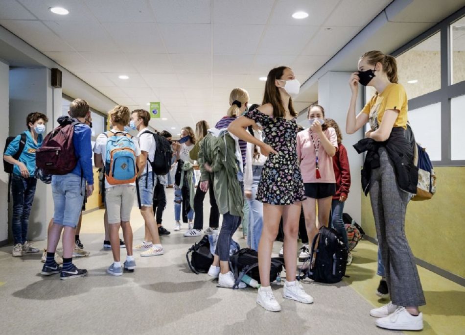Mascherina indossata per troppo tempo, studente si sente male
