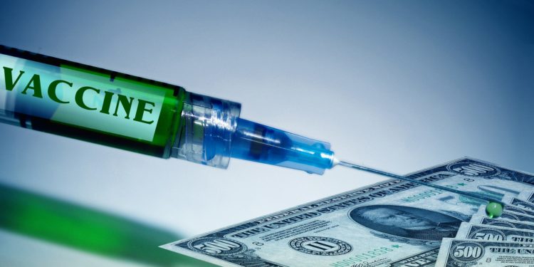 Vaccinarsi contro il COVID-19: sarà obbligatorio per ottenere il passaporto sanitario biometrico?