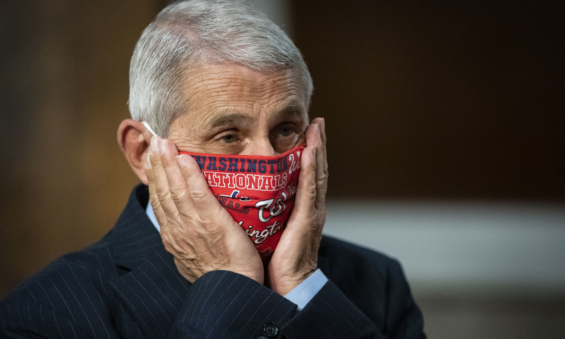 Il Dr. Fauci fa marcia indietro e nega che la Gran Bretagna abbia “affrettato” l'approvazione del vaccino Pfizer COVID-19: “sono stato frainteso”