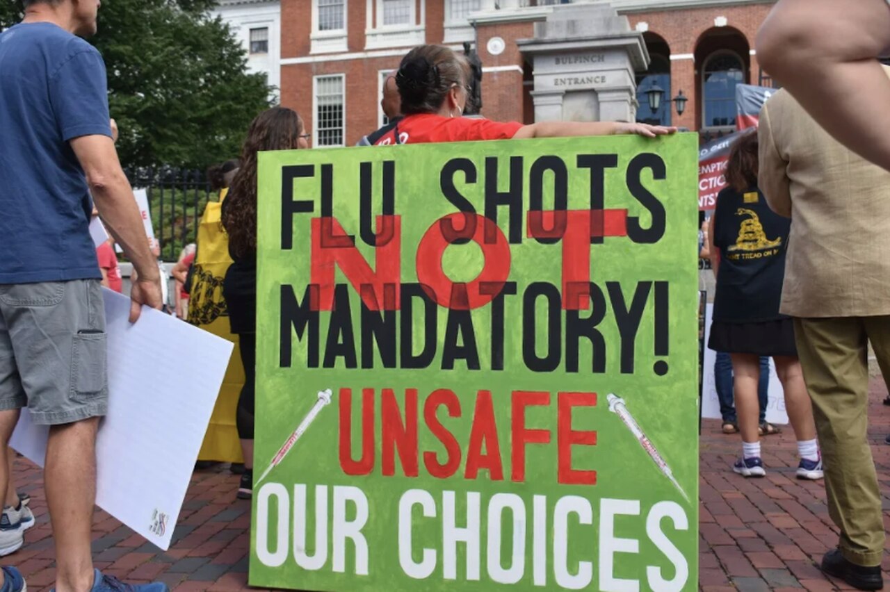 Vaccinazione COVID-19: “consenso forzato”?