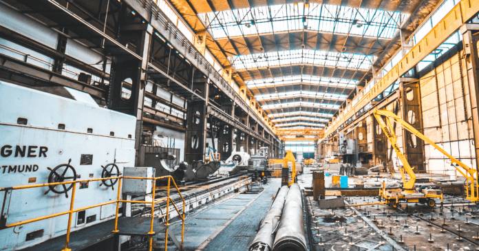 Le ragioni del crollo della produttività italiana: nanismo aziendale o nanismo politico?