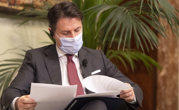 L'unico miracolo di Conte: il premier moltiplica i consulenti. Ora sono 750