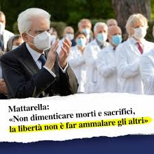 Vaccini in diretta tv anche per i politici italiani