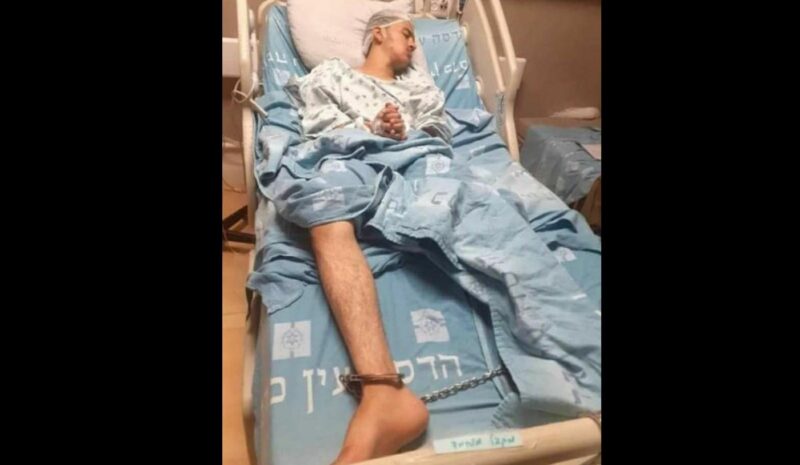 Ammanettato e legato al letto: come Israele tratta i prigionieri palestinesi ricoverati in ospedale