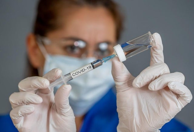 Ad oggi ci sono almeno 271 morti e 9845 reazioni avverse dopo la vaccinazione per il COVID: dati del CDC