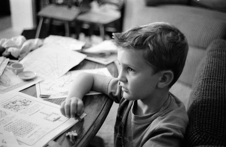 Come riconoscere la differenza tra vera educazione e propaganda