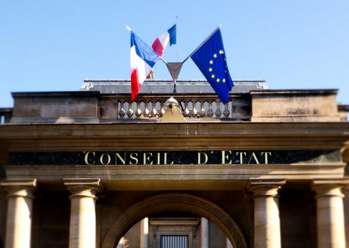 Il Consiglio di Stato francese: "Vietato viaggiare anche se vaccinati contro il COVID"