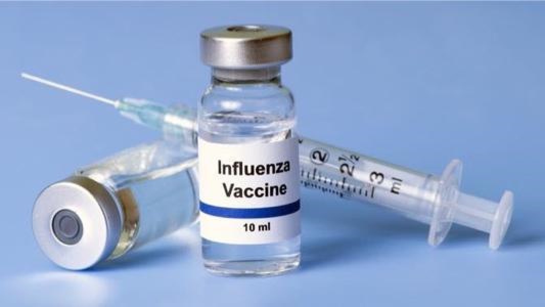 Vaccinazione antinfluenzale e tassi di mortalità COVID più alti