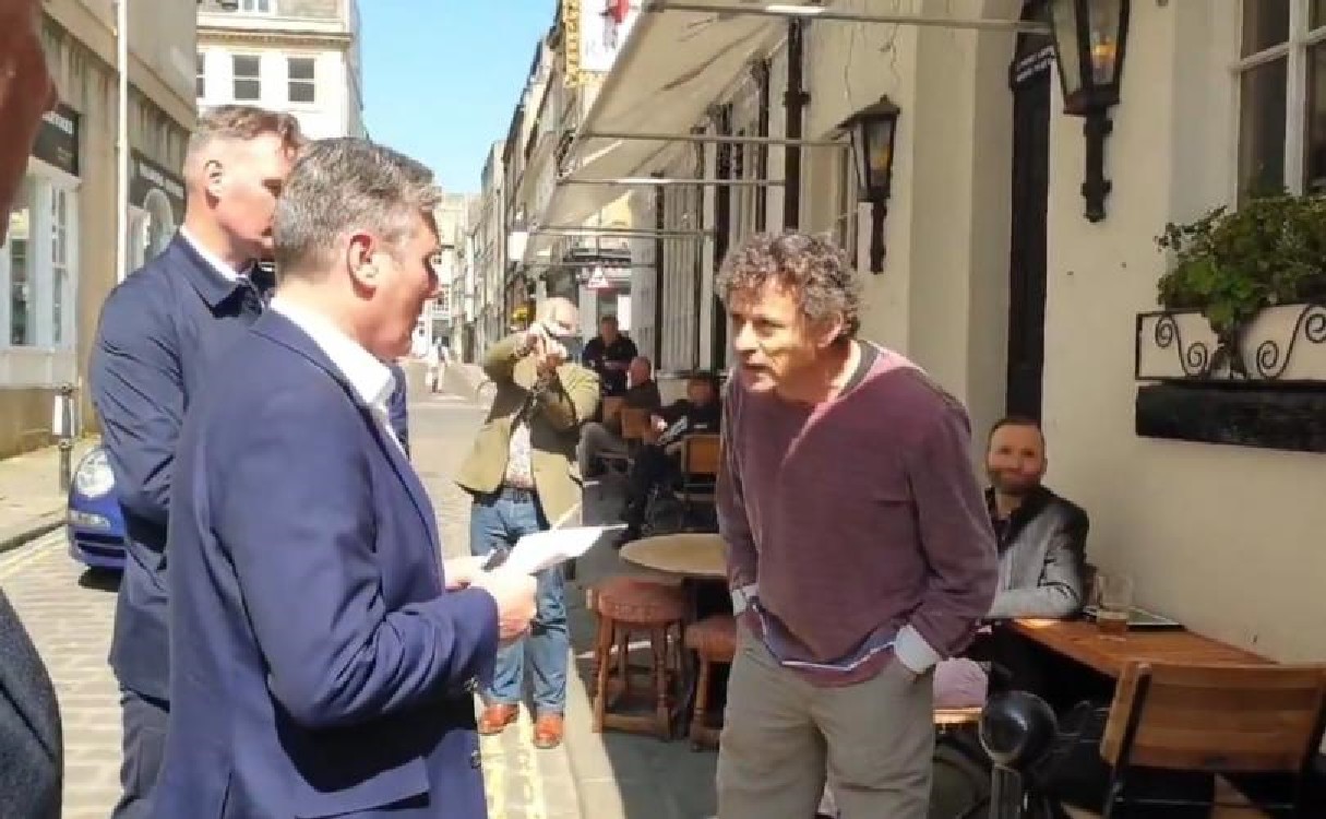 Politico laburista cacciato dal pub per il suo supporto ai lockdown