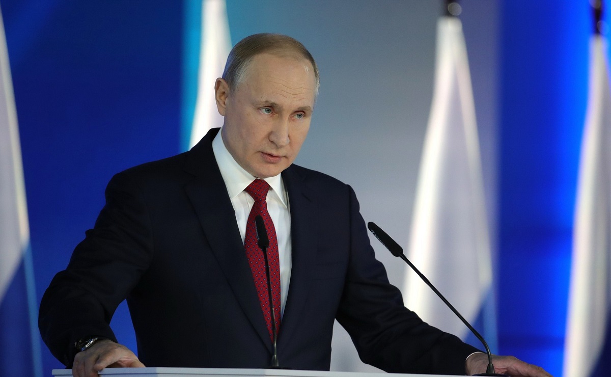 Putin: "Se un paese non è in grado di prendere decisioni sovrane, significa che è già una colonia"