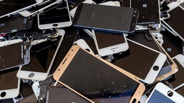 Smartphone, miniera di terre rare
