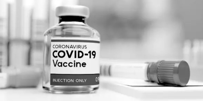 Vaccini Covid: due decessi ogni tre vite salvate
