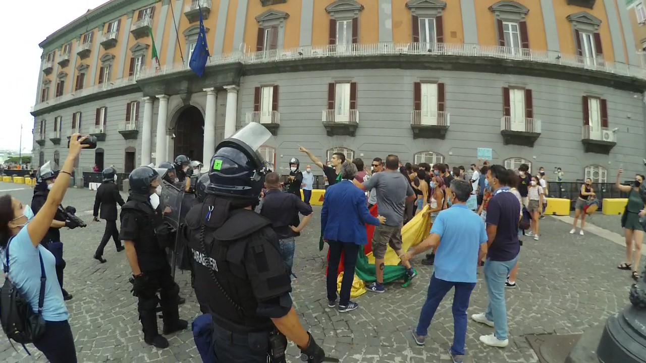 Un gruppetto di attivisti legati a Insurgencia è entrato ieri nella zona rossa a piazza del Plebiscito