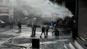 Violenza della polizia. Atene, 21 luglio 2021 (stampa nazionale)