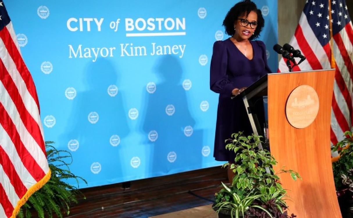Sindaco democratico di Boston: no ai passaporti vaccinali