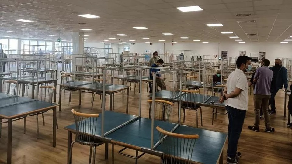 La mensa dell'Electrolux di Susegana occupata da alcuni operai venerdì mattina 27 agosto