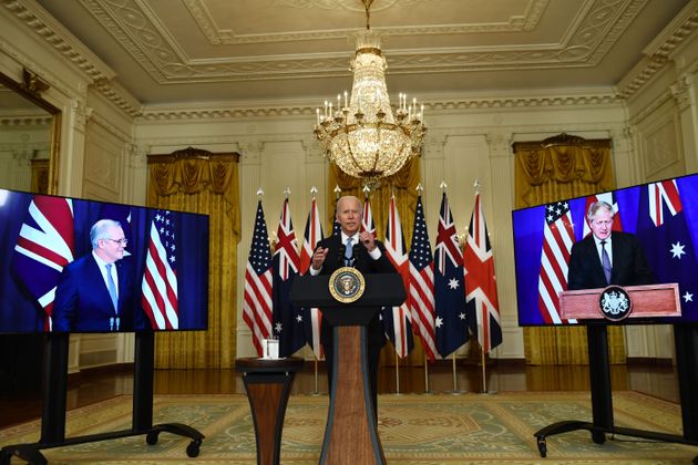 Aukus e Quad, verso una Nato asiatica anticinese. Biden esclude e umilia l’Ue