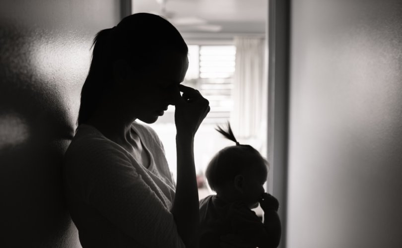Neonato allattato al seno muore dopo la vaccinazione della madre