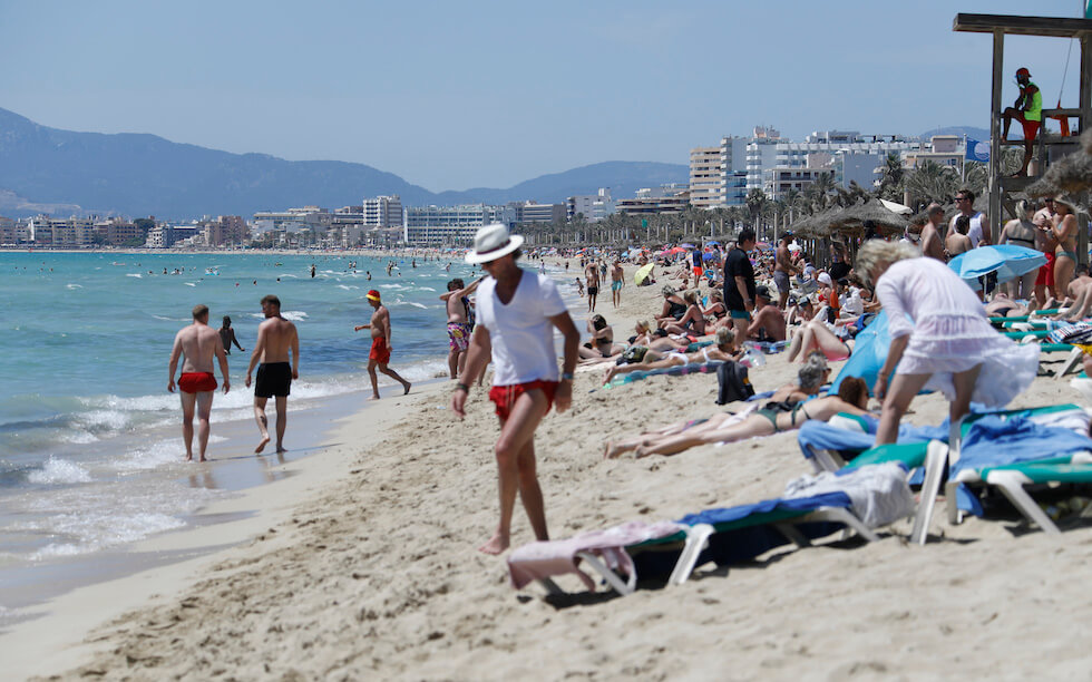 Turista 19enne muore in spiaggia