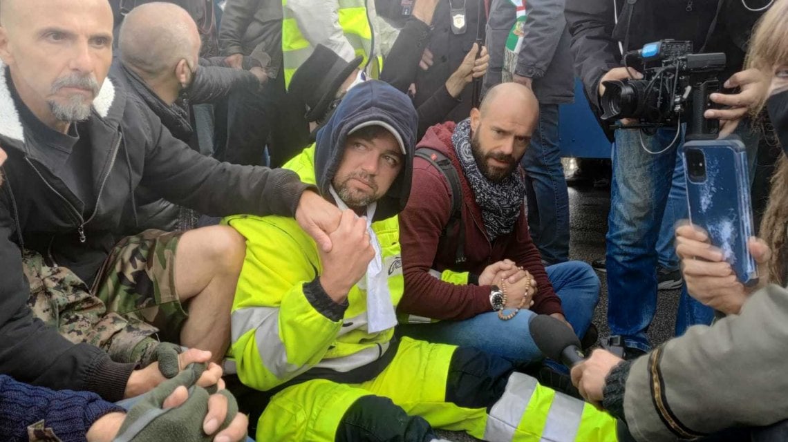 AL VARCO DELLA SCONFITTA: TRIESTE 2021, COME IL POTERE HA UCCISO LA RIVOLUZIONE NO GREEN PASS IN ITALIA