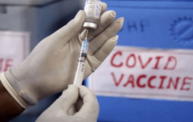 Giovane donna muore in India poco dopo la seconda dose